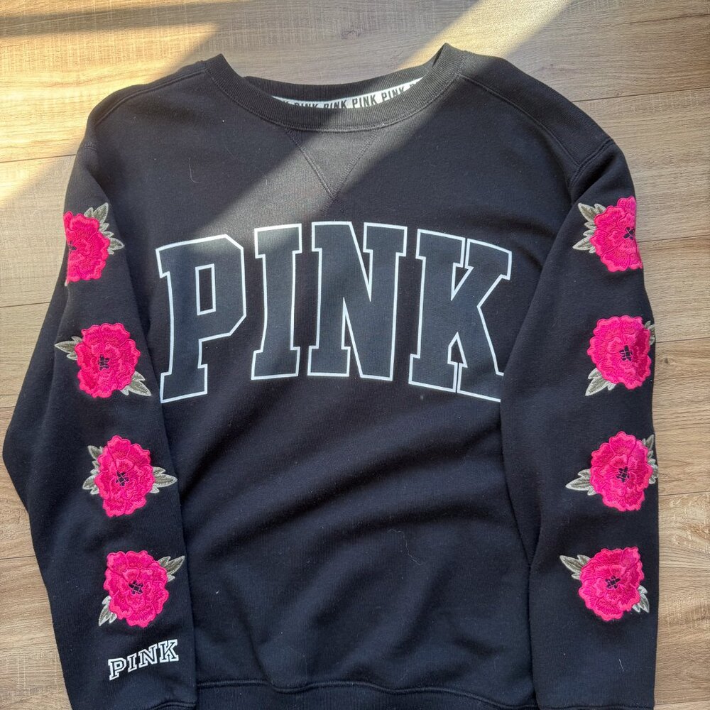 PINK VS- EMBROIDERED FLOWER CREW NECK SWEATER